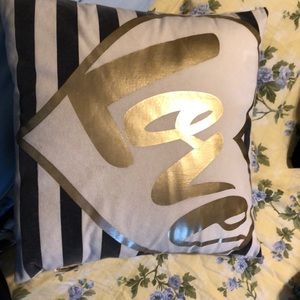 Throw pillow